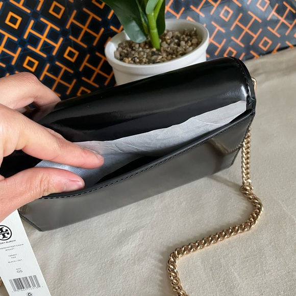 NWT , tory burch Emerson patent chain wallet ( black) crossbody - Picture 8 of 13